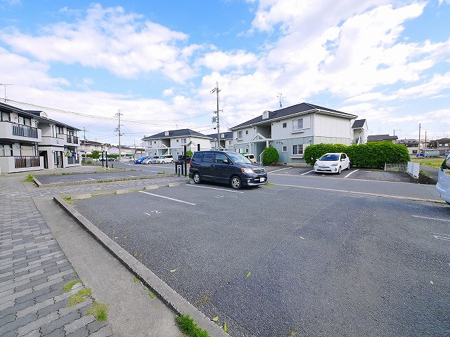 ファミール寺田Aの駐車場