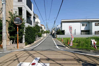 【前面道路含む現地写真】 | 目黒区碑文谷5丁目売地6726万円前面道路2