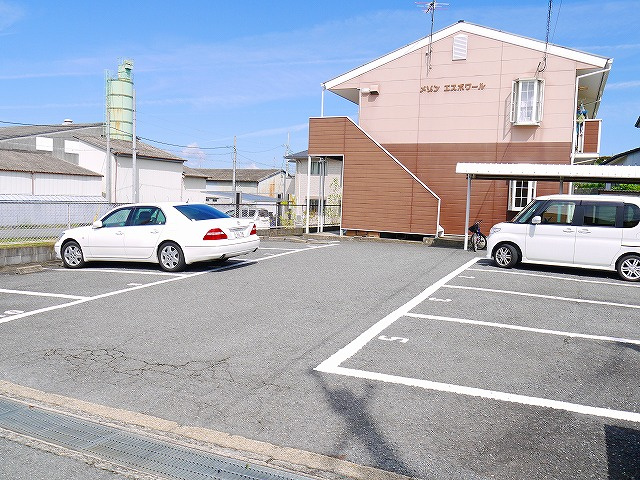 メゾンエスポワールの駐車場|駐車場です