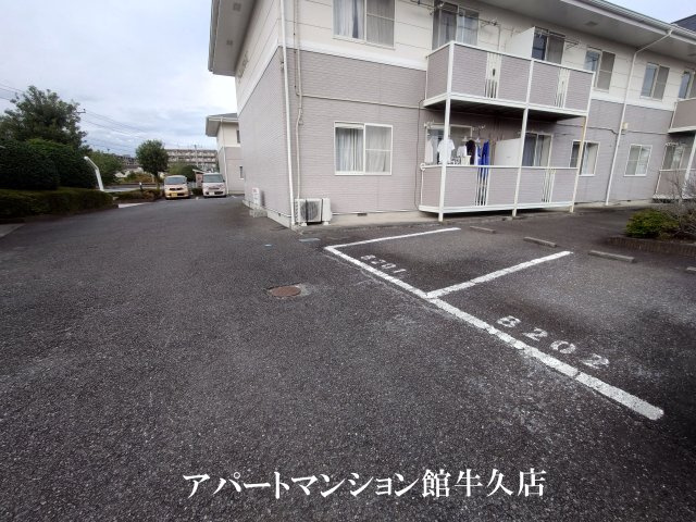 ローズレジデンスⅡの駐車場