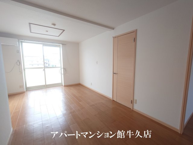 ローズレジデンスⅡの居間・リビング