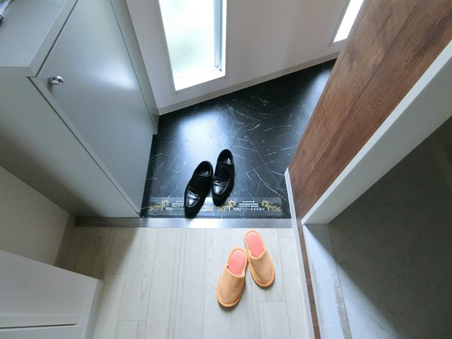 【玄関】 | ラ・ヴェルデューア茶臼山