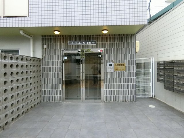 【エントランス】 | ラ・ヴェルデューア茶臼山