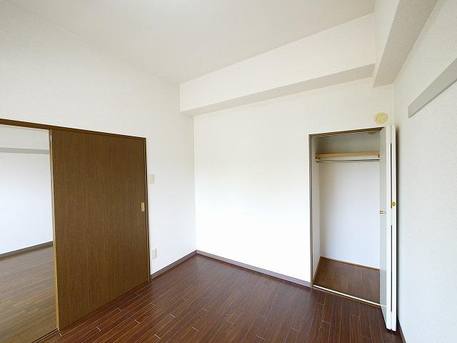 グリーンパークコートの洋室|個人の部屋や寝室として使える洋室です