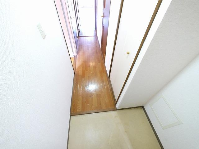 グリーンパークコートの玄関|収納もある玄関です