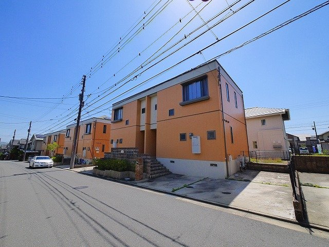 精華台メゾネットFの駐車場