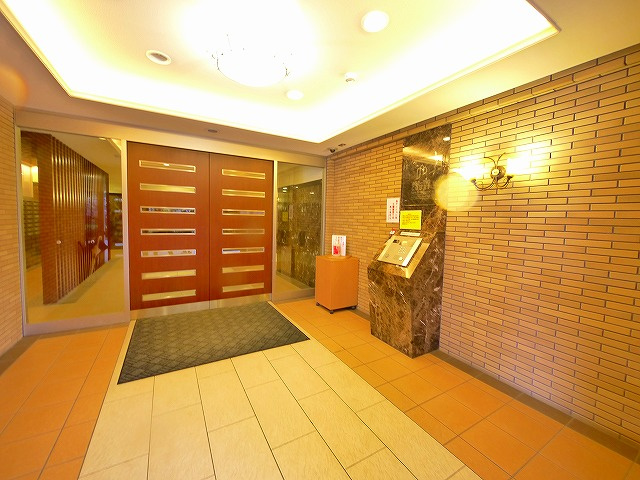 エイジングコート奈良新大宮のエントランス|毎日通るエントランスはこのようになっています