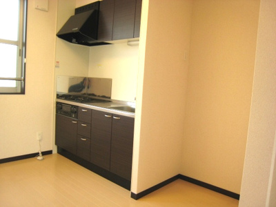 【その他】 | ル　リヤン | ２Ｆのダイニングキッチン。フローリングです。窓もあって明るいです！