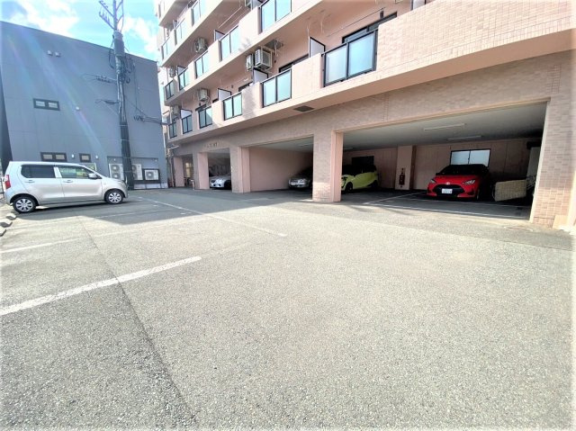 パレス９７の駐車場