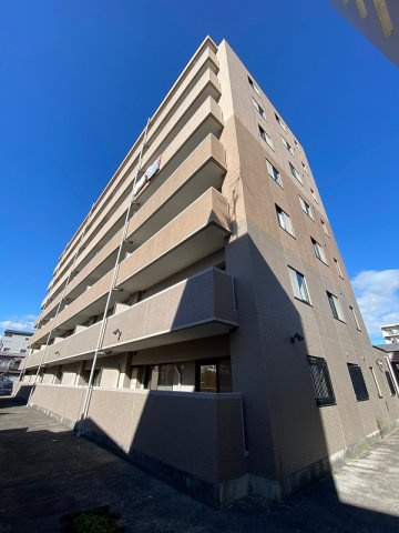 プルーリオン本町の外観