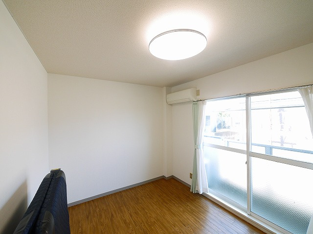 ディアコート奈良（南半田西町）の居間・リビング