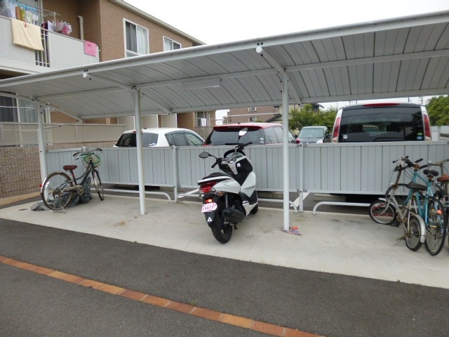 総社市三輪のアパートのその他共用部分|自転車置き場