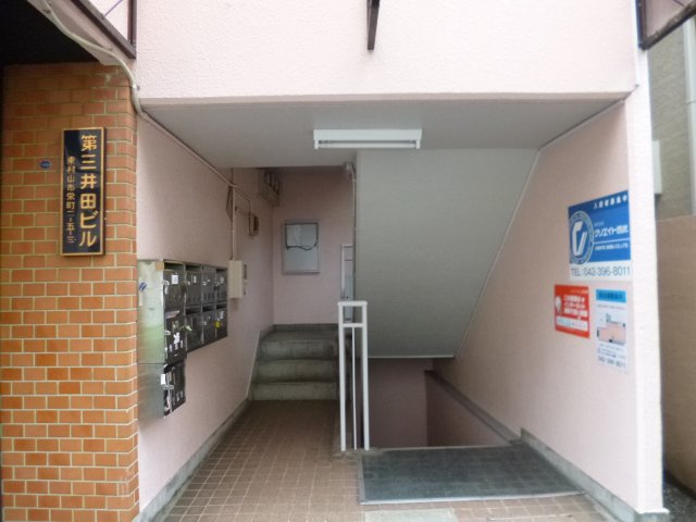 第３井田ビルのエントランス