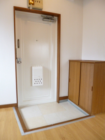 第３井田ビルの玄関