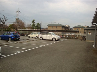 【駐車場】 | 出し入れしやすい平面駐車場