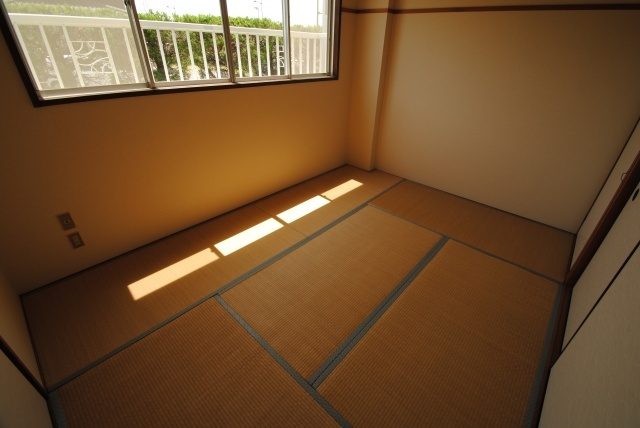 久留米市津福今町のアパートの和室