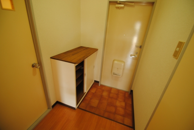 久留米市津福今町のアパートの玄関