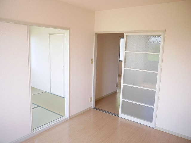 ファミール光の洋室