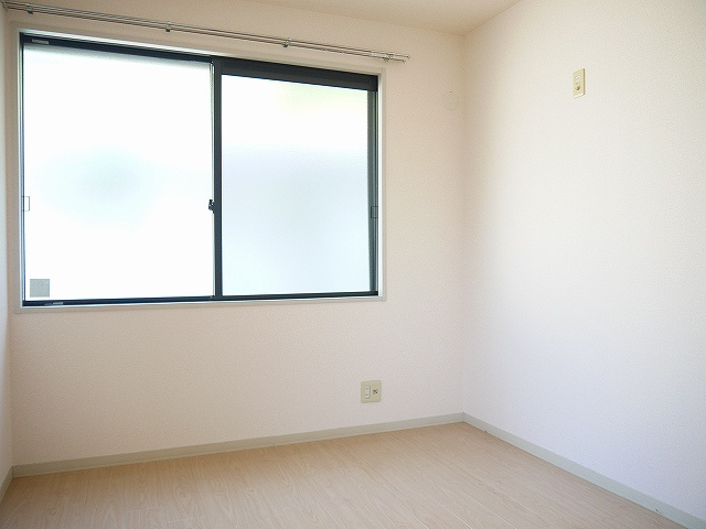 ファミール光の洋室