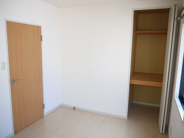 ファミール光の洋室