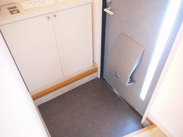 ファミール光の玄関