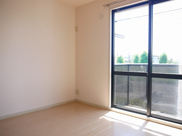 ファミール光の洋室