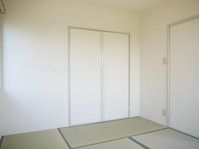 ファミール光の和室