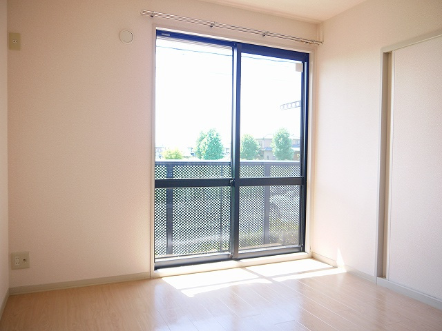 ファミール光の洋室