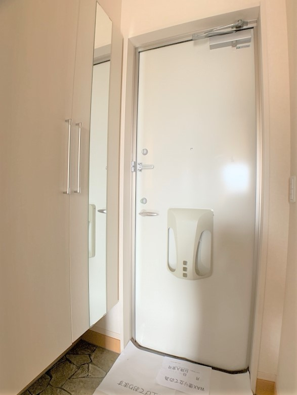 パインヒルズの玄関