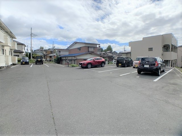 パインヒルズの駐車場