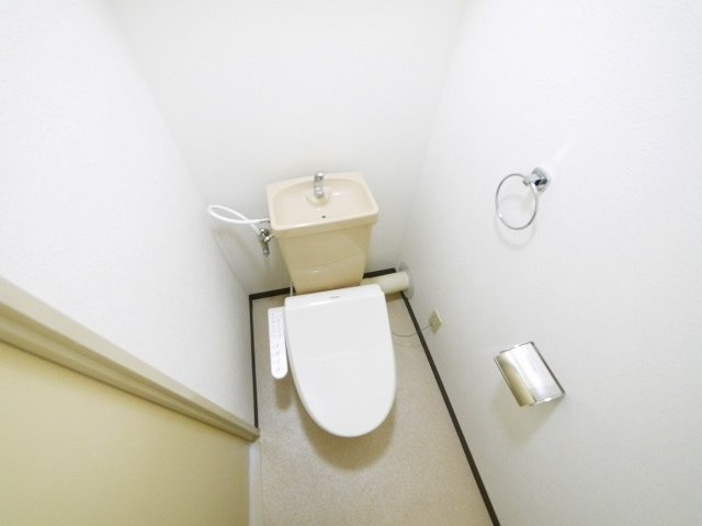 リバー佐保のトイレ|落ち着いた色調のトイレです