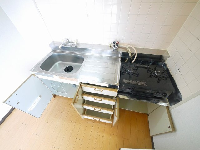 リバー佐保のキッチン|コンパクトなキッチンで掃除もラクラク