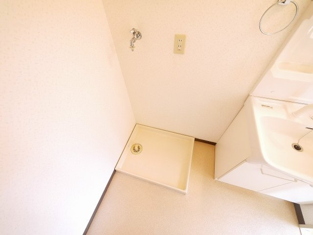 リバー佐保の設備|洗濯機置き場です