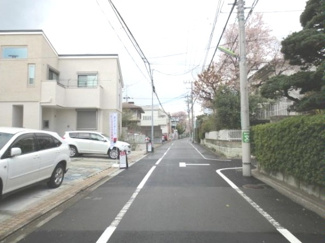 【前面道路含む現地写真】 | 世田谷区中町5丁目新築一戸建て7280万円前面道路