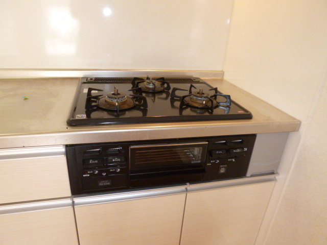 Ｂｏｎｈｏｕｒ　Ｈのキッチン|3口ガスコンロ