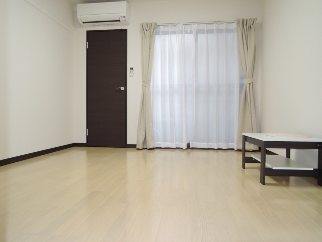 【居間・リビング】 | レオネクストハピネス | ☆エアコン付☆