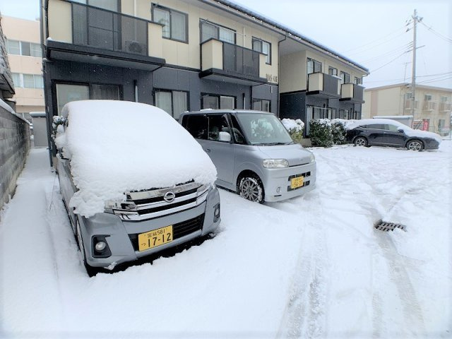 ディアス八桜の駐車場