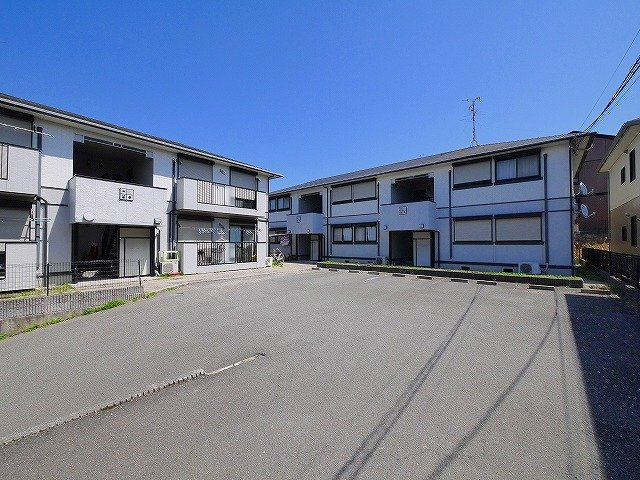 セラビ梅美台Aの駐車場