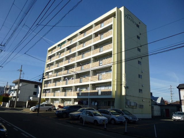 マンションブエナティエラの駐車場