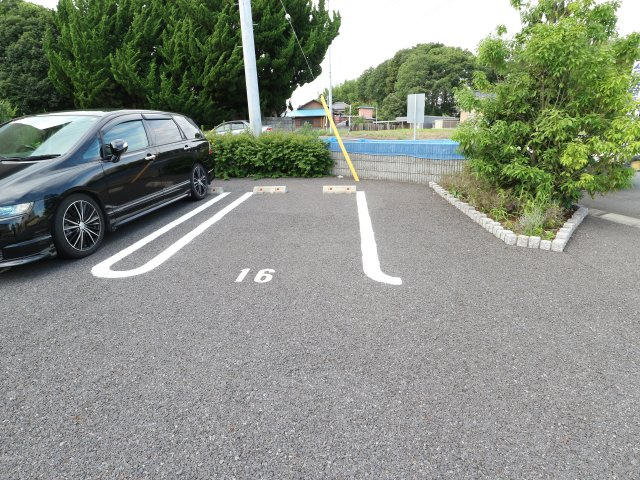 フォンテーヌＢの駐車場
