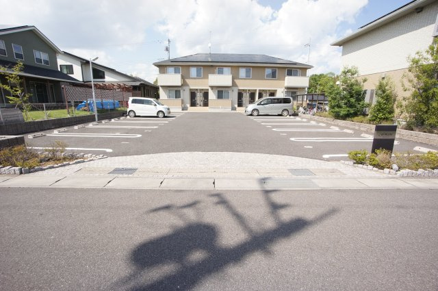 フォンテーヌＢの駐車場