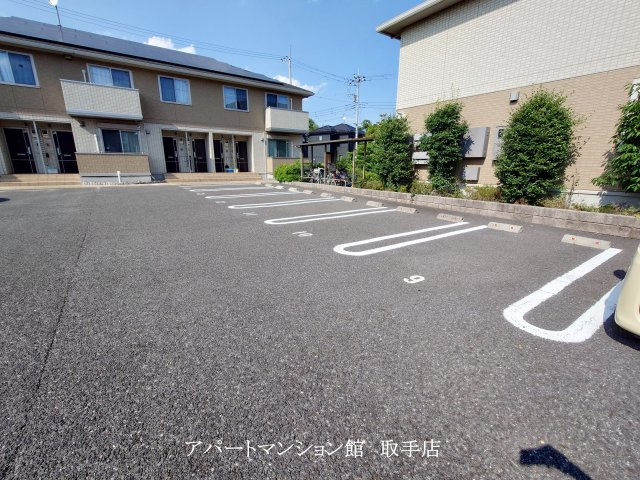 フォンテーヌＢの駐車場