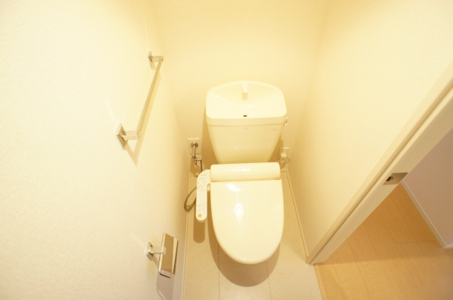 ソラージュＡのトイレ|ウォシュレット付温便座