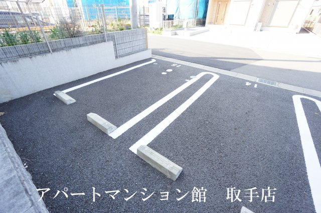 ソラージュＢの駐車場