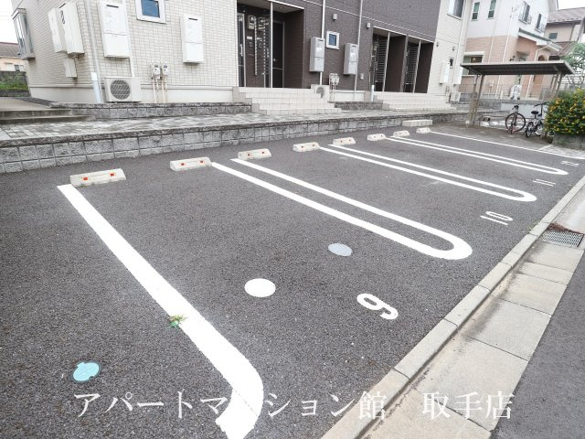ソラージュＢの駐車場