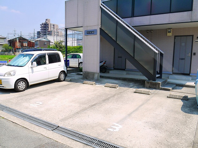 クレール桜井の駐車場