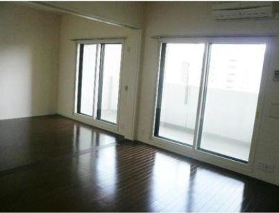 スカール桜城の洋室