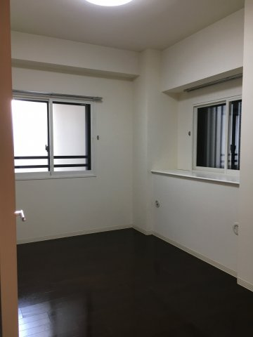 スカール桜城の洋室