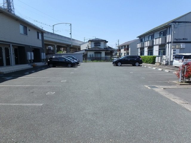 クレディの駐車場