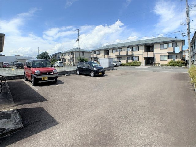 サンハイツ小中島の駐車場